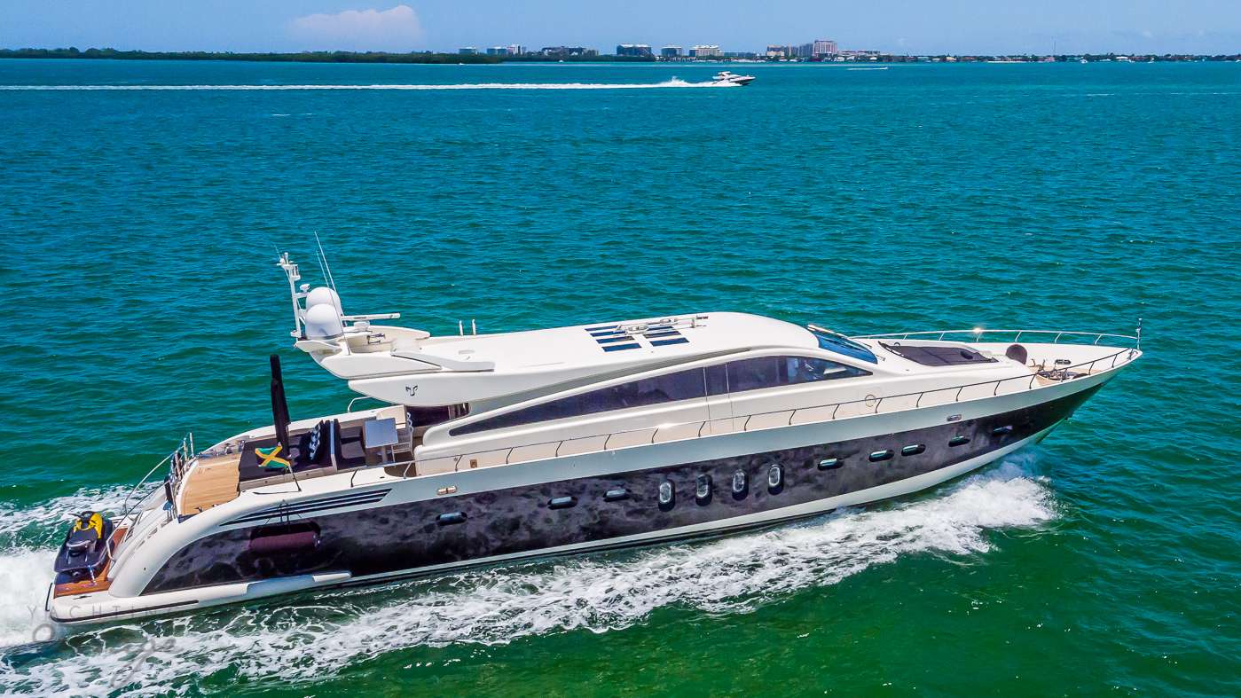 M/Y Venture underway off Miami